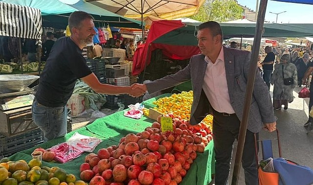 Vekil Ünver Karaman&#039;ın pazarında esnafla buluştu