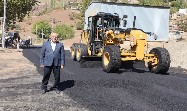 Yahyalı'da kırsal mahallelerdeki sıcak asfalt çalışmaları devam ediyor