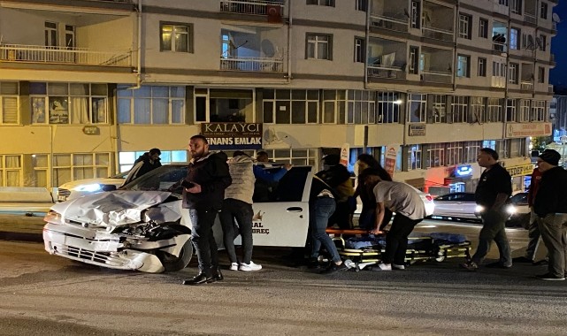 Çubuk&#039;ta minibüs ile otomobilin çarpıştığı kazada 1 kişi yaralandı