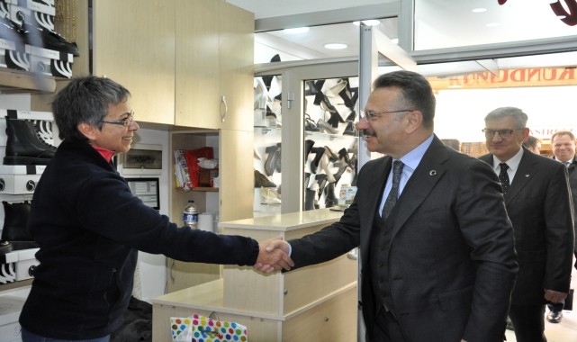 Eskişehir Valisi Aksoy, Odunpazarı&#039;nda yıllardır hizmet veren esnafı ziyaret etti