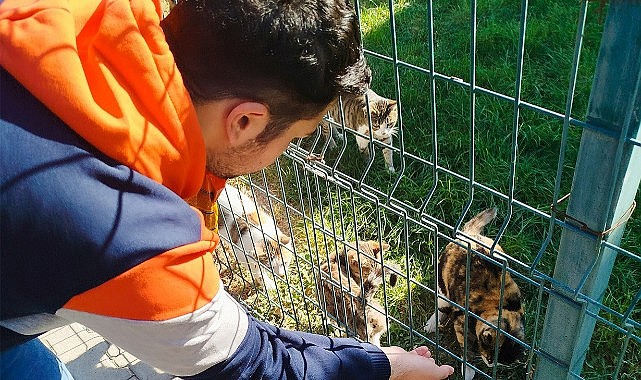 Gençlerden sevimli dostlara ziyaret