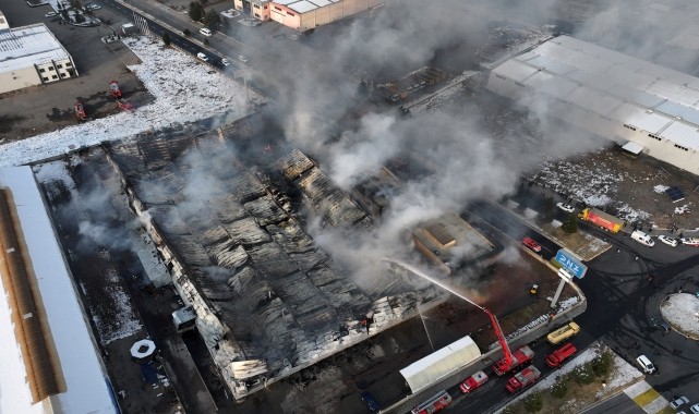 GÜNCELLEME 2 - Kayseri&#039;de mobilya fabrikasında çıkan yangında 2 işçi hayatını kaybetti