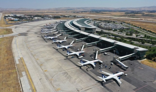 İstanbul Havalimanı geçen hafta günlük ortalama 1359 uçuşla yine Avrupa&#039;nın zirvesinde