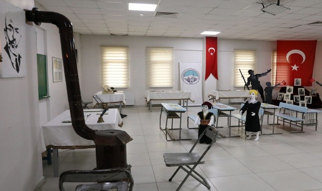 Kayseri&#039;de &quot;Geçmişten günümüze öğretmen ve okul&quot; sergisi açıldı