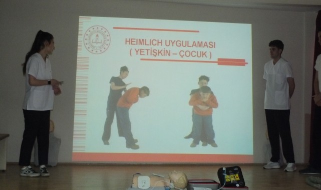 Sivas&#039;ta sağlıkçı öğrenciler ilk yardım semineri verdi