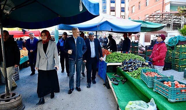 Vali Çiçekli güne Perşembe Pazarını ziyaret ederek başladı