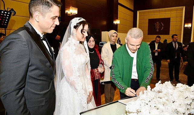 Vali Çiçekli mutluluğa şahit oldu