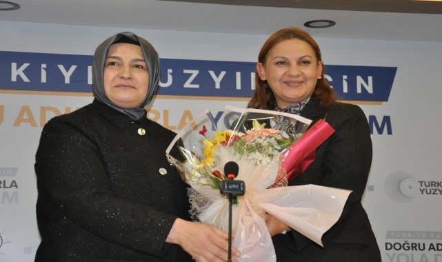 AK Parti Eskişehir Kadın Kolları İl Başkanlığında devir teslim töreni yapıldı
