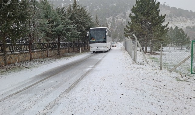 Beypazarı&#039;da kar yağışı etkili oluyor