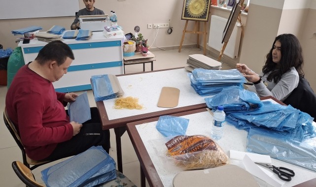 Beypazarı&#039;nda engelliler galoş üretiyor