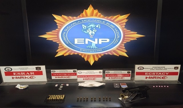 Eskişehir'de düzenlenen uyuşturucu operasyonunda yakalanan 3 şüpheli tutuklandı