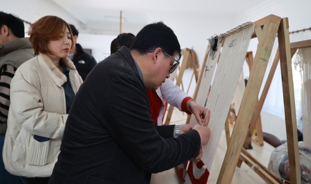 Güney Kore heyeti halı dokuma kursiyerlerini ziyaret etti