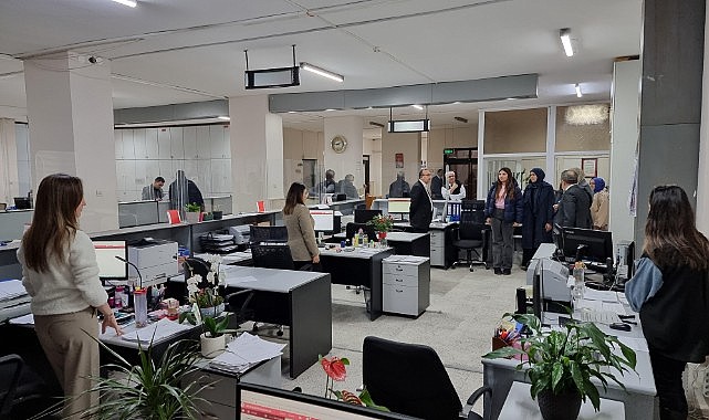 Hatuniye Yurdu öğrencileri vergi dairesinde