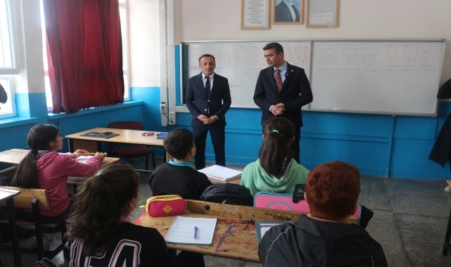 Haymana Belediyesinden öğrencilere kaynak kitap desteği