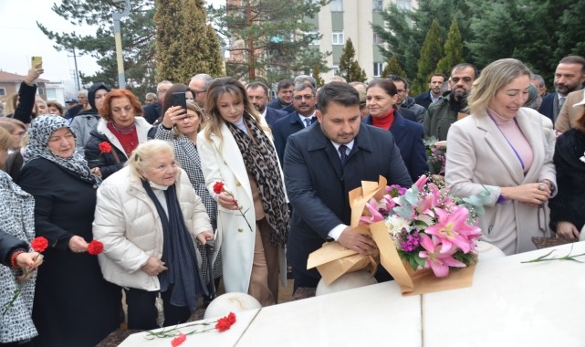 İlk kadın milletvekillerinden &quot;Satıkadın&quot; mezarı başında anıldı