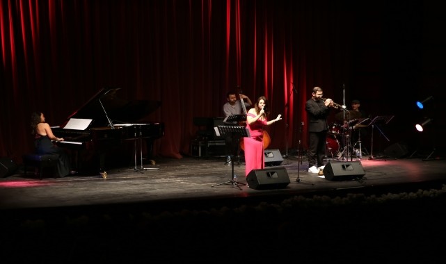 İpek Göztepe Quintet, EBB Caz ve Oda Müziği Günleri&#039;nde müzikseverlerle buluştu