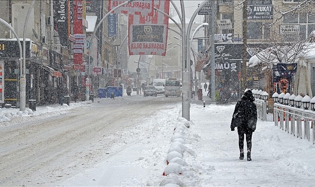 Karaman&#039;a kar geliyor