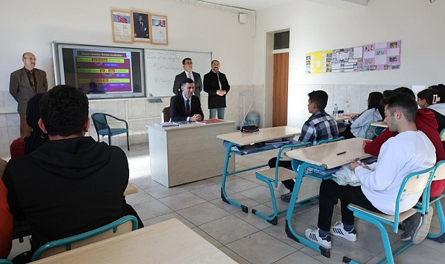 Kaymakam Yamakoğlu okulları gezdi