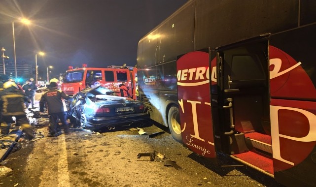 Kayseri&#039;de 2 yolcu otobüsü ile 1 otomobilin karıştığı trafik kazasında 2 kişi öldü, 1 kişi yaralandı