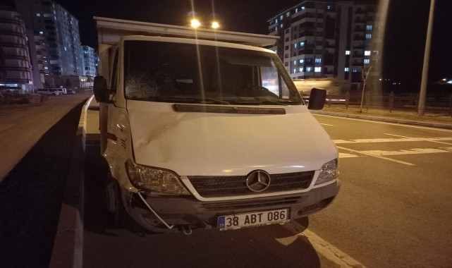 Kayseri&#039;de kamyonetin çarptığı yaya ağır yaralandı