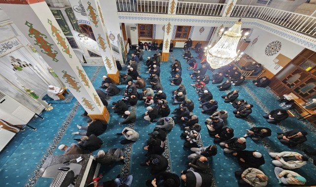 Niğde&#039;de gençler ve aileleri sabah namazında buluştu