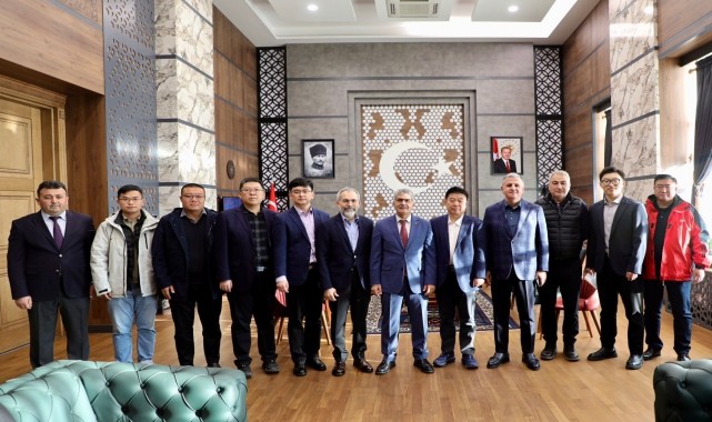 Niğde Valisi Cahit Çelik, Çinli yatırımcılarla görüştü