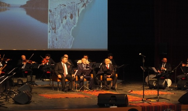 Sivas&#039;ta Devlet THM korosu ses sanatçıları konser verdi