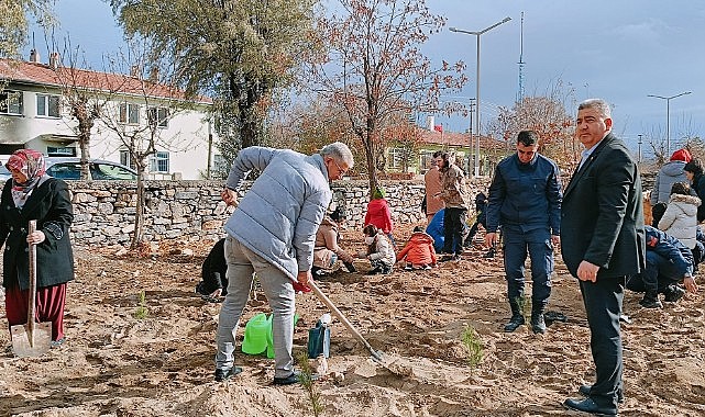 Toprağa bir fidan Akçaşehir&#039;e bin nefes