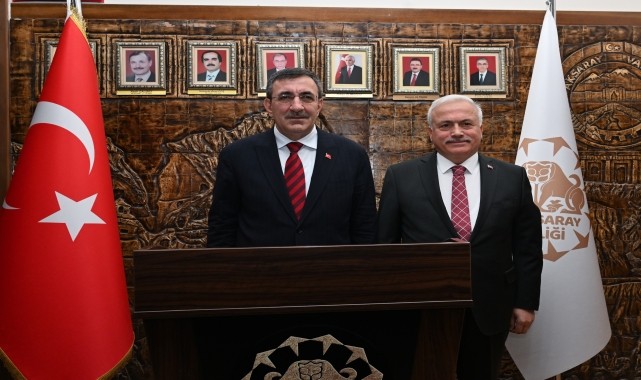 AK Parti Genel Başkan Yardımcısı Zeybekci, partisinin Aksaray İl Kongresi&#039;nde konuştu: