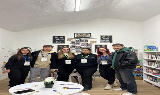 Anadolu Üniversitesi öğrencileri, şehit polis Şeyda Yılmaz anısına Kastamonu&#039;da kütüphane kurdu