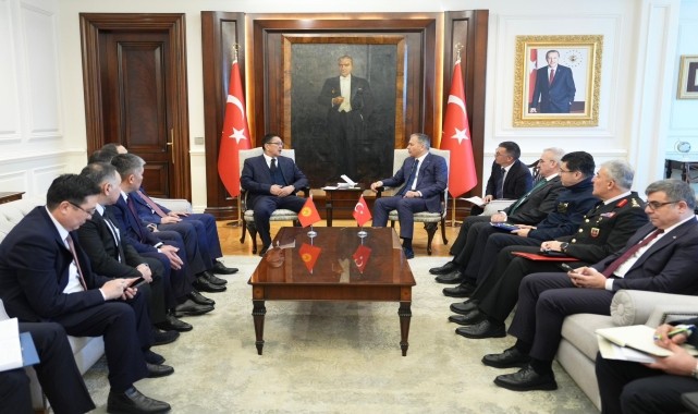 İçişleri Bakanı Yerlikaya, Kırgızistan Acil Durumlar Bakanı Ajikeyev&#039;i kabul etti