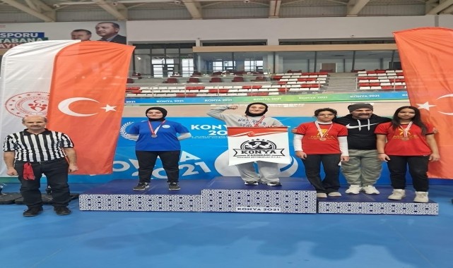 Kadınhanlı 3 lise öğrencisi bilek güreşi müsabalarında derece elde etti