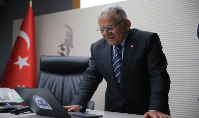 Kayseri Büyükşehir Belediye Başkanı Büyükkılıç, AA&#039;nın &quot;Yılın Kareleri&quot; oylamasına katıldı