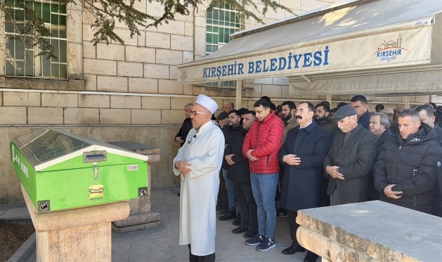 Kırşehir&#039;de işçi servisinin karıştığı zincirleme kazada ölen kişinin cenazesi toprağa verildi
