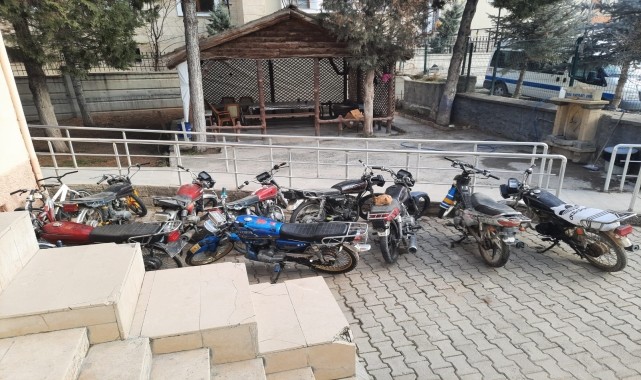 Kırşehir&#039;de şase ve motor numaraları kazınmış 8 motosiklete el konuldu