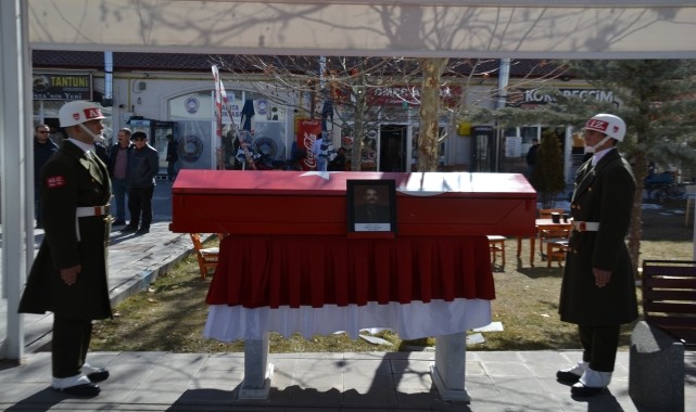 Sivas&#039;ta Kıbrıs gazisi Arı son yolculuğuna uğurlandı