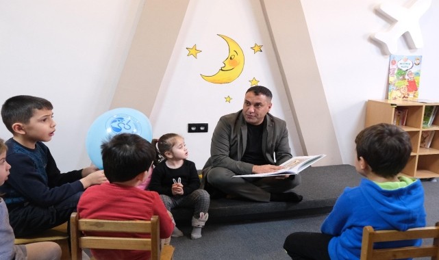 Sorgun Belediye Başkanı Ekinci, kütüphanede çocuklarla bir araya geldi