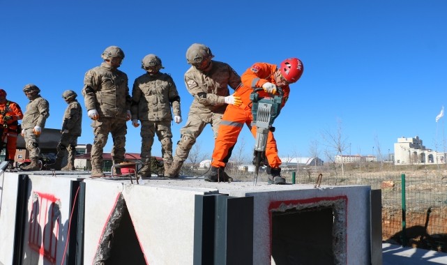 Yozgat'ta komandolara yönelik arama kurtarma eğitimi düzenlendi