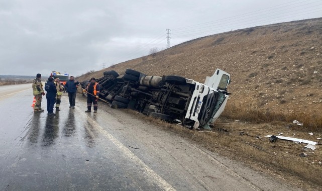 Ankara'da devrilen tırdaki 1 kişi öldü, 1 kişi yaralandı