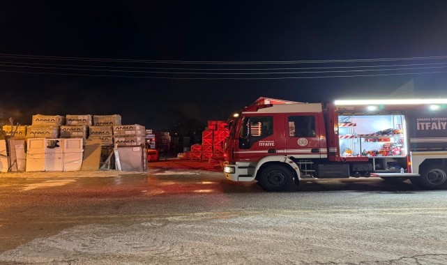 Başkentte palet fabrikasında yangın çıktı