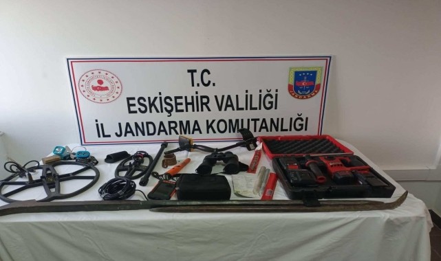 Eskişehir&#039;de izinsiz kazı yapan 4 şüpheli yakalandı