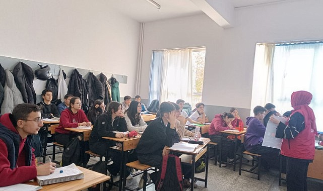 Gençler hayallerini sahneye taşıyor