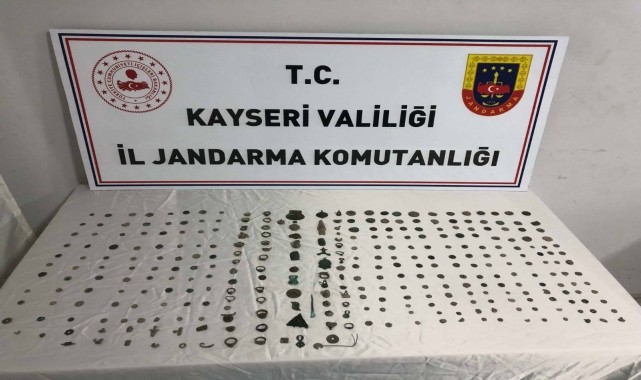 Kayseri&#039;de tarihi eser niteliğinde 328 obje ele geçirildi