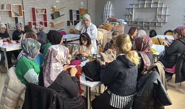 Öğretmen ve velilerin ördüğü ürünler, huzurevi sakinlerini ısıtacak