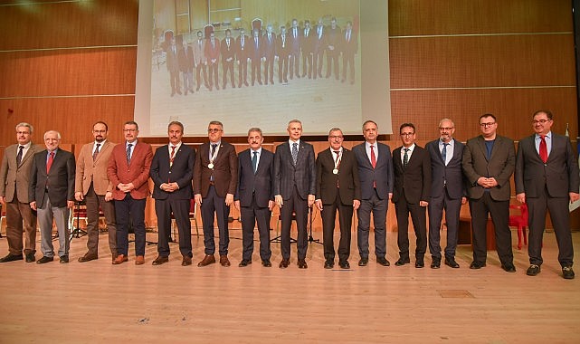 Üstün hizmet madalyası aldılar