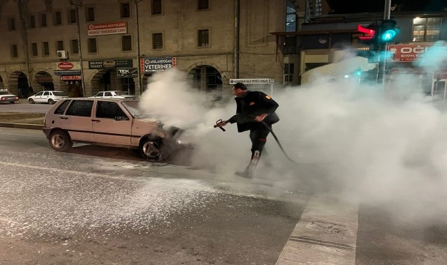 Yozgat&#039;ta otomobilde çıkan yangın söndürüldü
