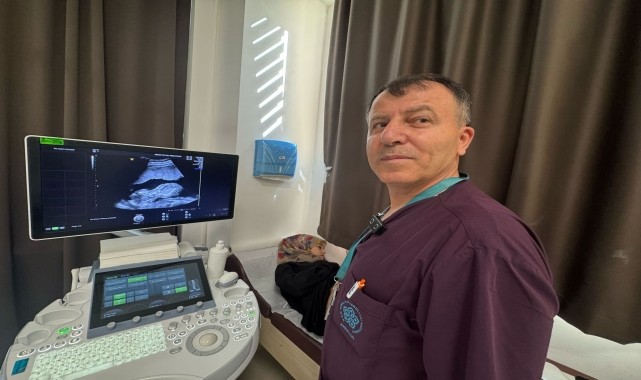 Anne karnındaki 140 gramlık tek yumurta ikizine "idrar torbası" ameliyatı