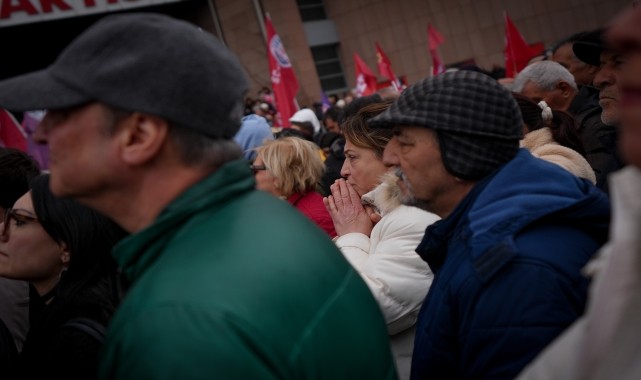 CHP Genel Merkezi'nde İBB Başkanı İmamoğlu'nun gözaltına alınmasına tepki eylemi