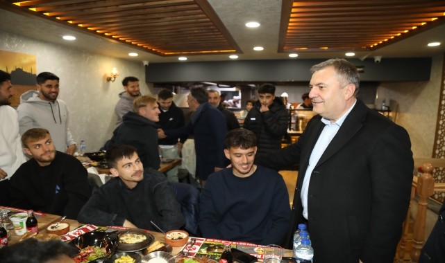 Çubuk Belediye Başkanı Demirbaş, sporcularla iftarda bir araya geldi