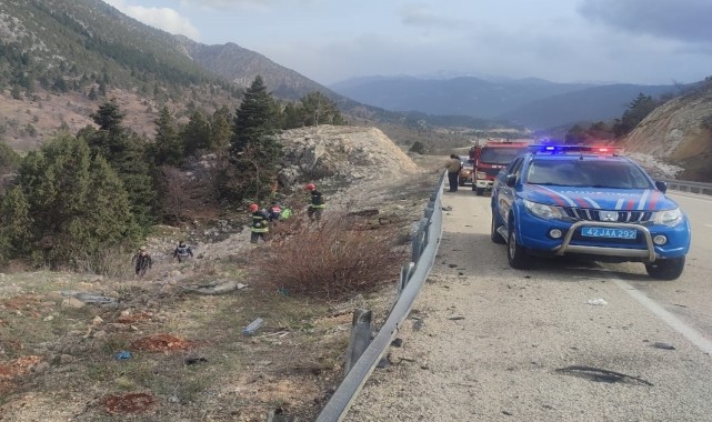 GÜNCELLEME - Konya&#039;da uçuruma devrilen otomobildeki 2 kişi öldü, 3 kişi yaralandı